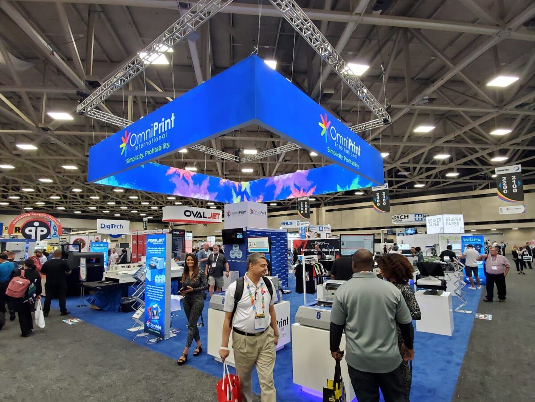 Creative Stunning Exhibition Booth Design With Edge LED Lighting SEG Fabric Hanging Signs