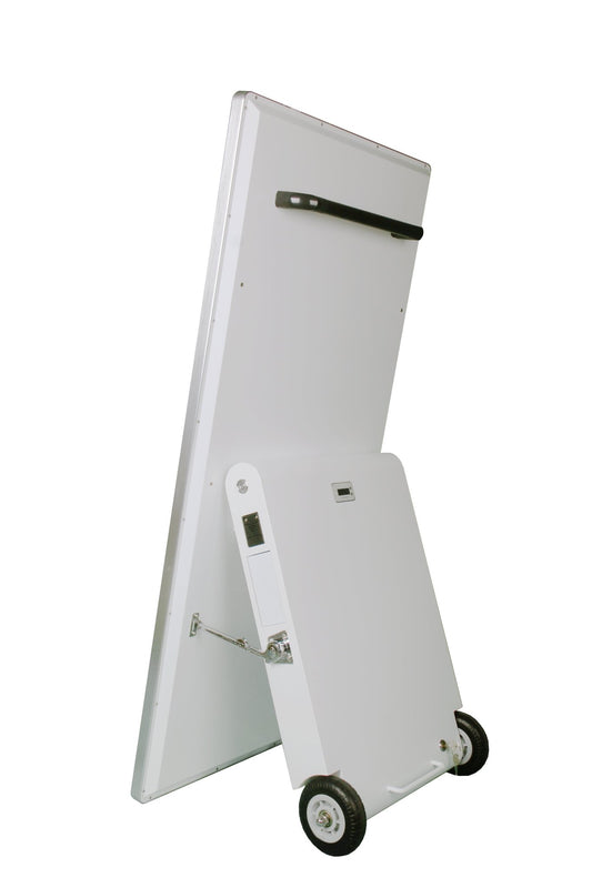 The Crowd With This 43’’ Movable Trade Show Digital Signage Solution