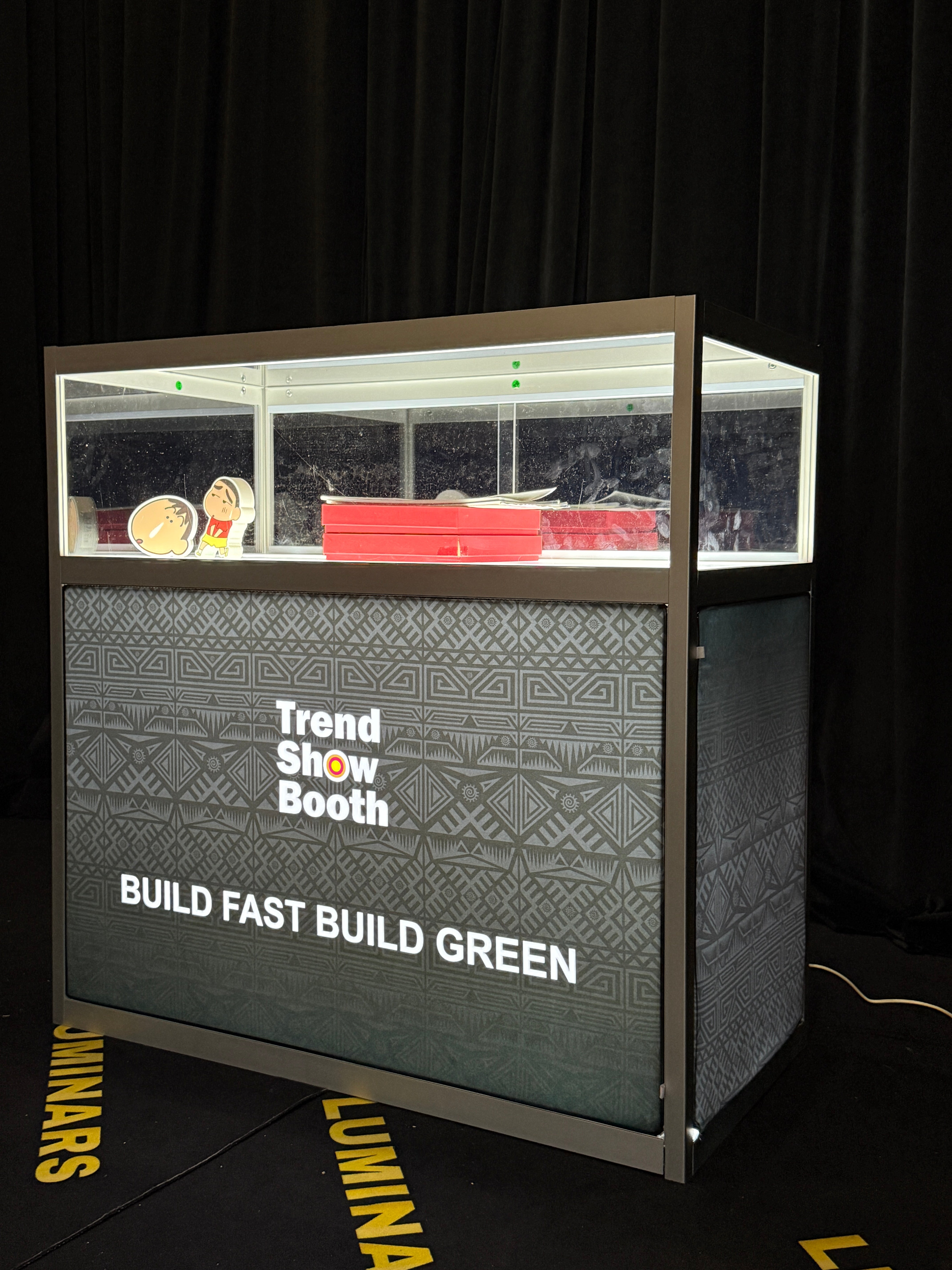 Backlit Showcase with Acrylic Top – Easy Setup Display Solution