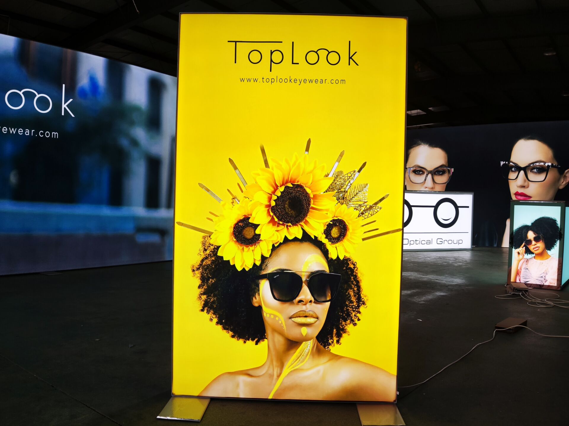 Inline Type SEG Fabric Lightbox Convention Trade Show Backdrop Displays